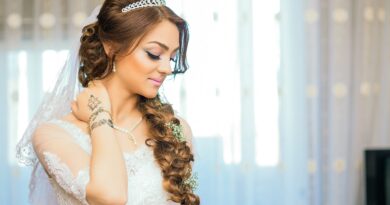 Grzebyki ślubne – eleganckie wykończenie fryzury panny młodej
